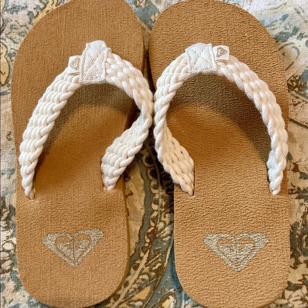 Brand new little girls Roxy flip flops!